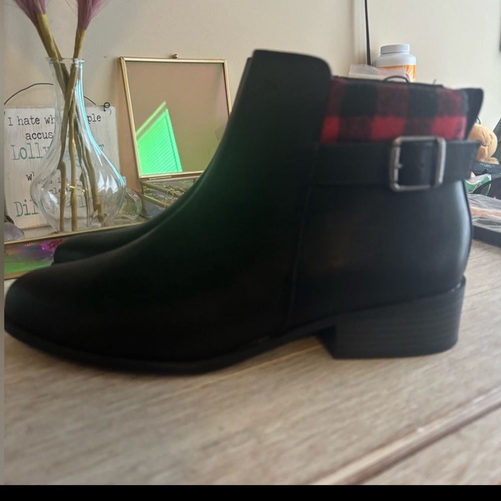 NWOT Maurices 9 1/2 Buffalo Plaid Black Ankle Boots Sold Out